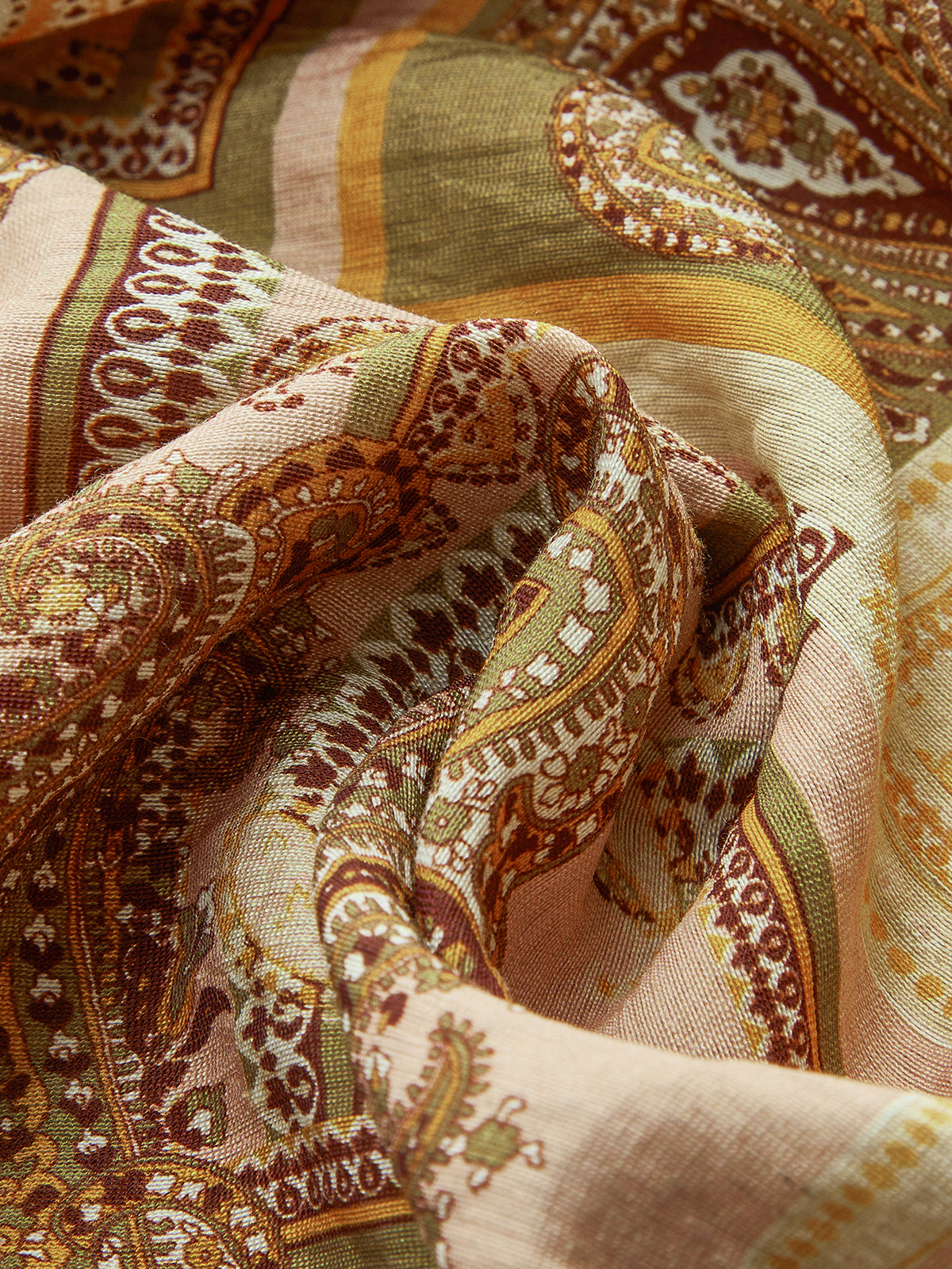 Robe midi à bretelles spaghetti et imprimé cachemire