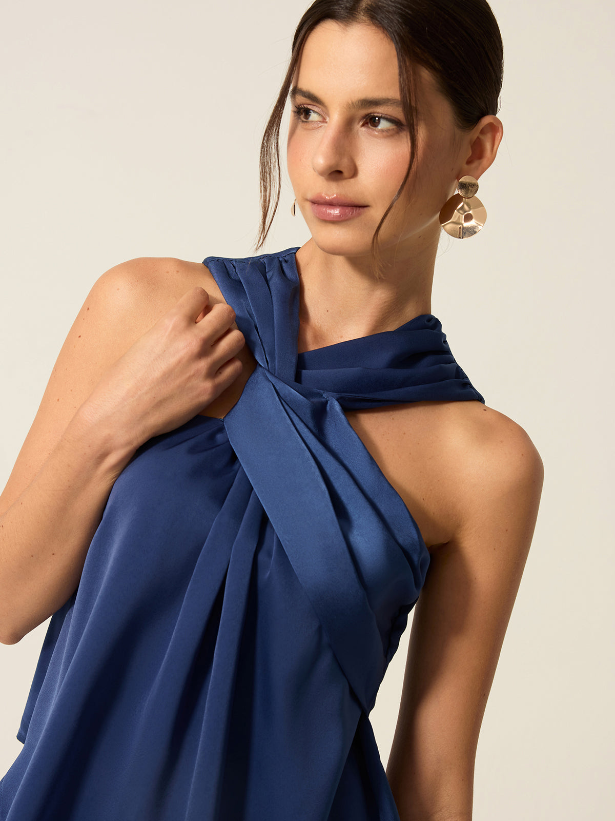 Satin-Tanktop mit gedrehter Vorderseite
