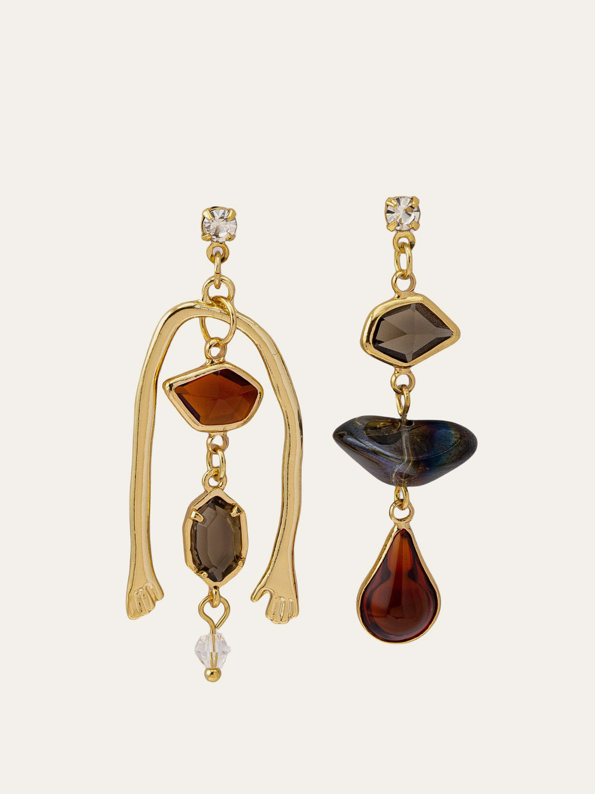 Boucles d'oreilles pendantes asymétriques en pierres précieuses avec détails main