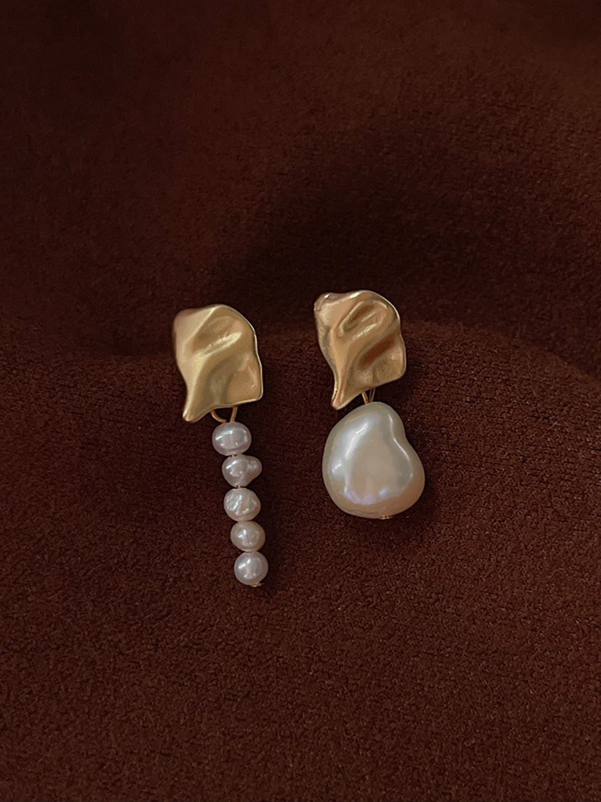 Boucles d'oreilles irrégulières en métal et perles