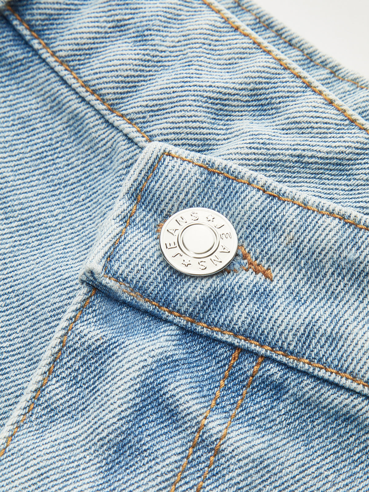 Asymmetrische Jeansshorts im Used-Look