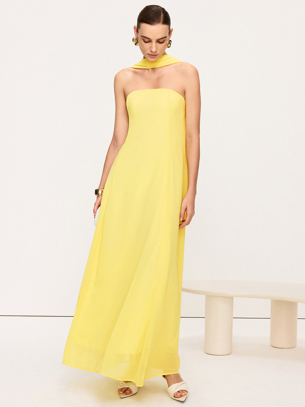 Robe longue en mousseline de soie à col montant/halter