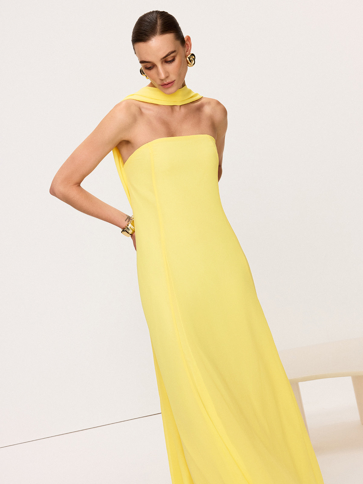 Robe longue en mousseline de soie à col montant/halter