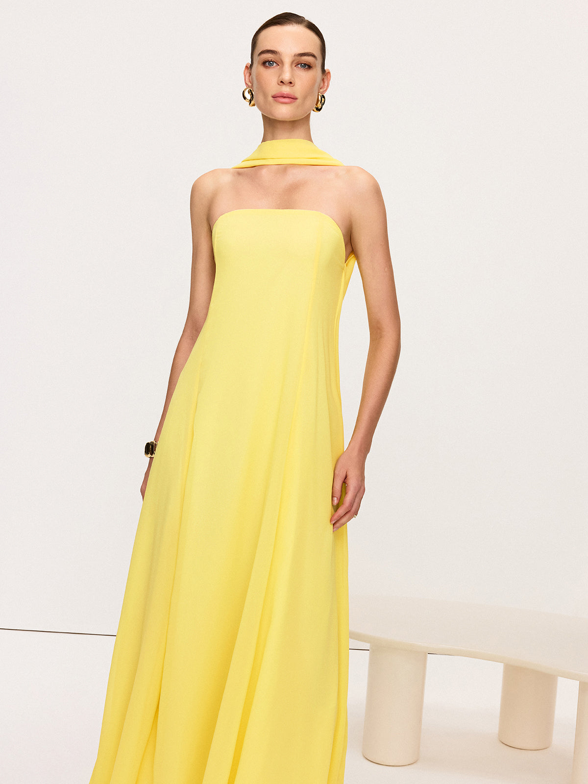 Robe longue en mousseline de soie à col montant/halter