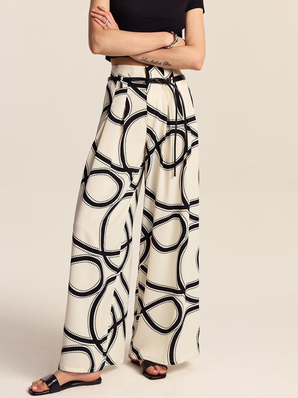 Halbtransparente gemusterte Marlenehose