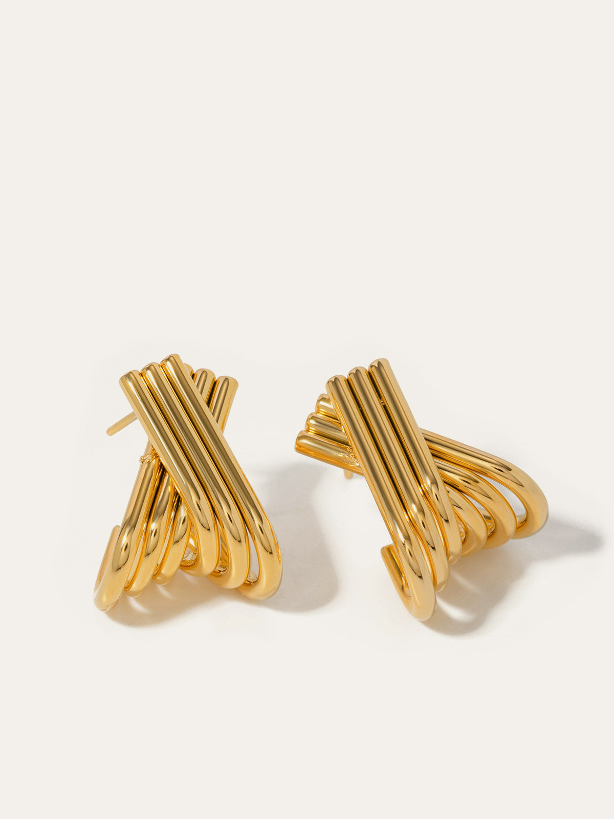 Boucles d'oreilles créoles croisées plaquées or