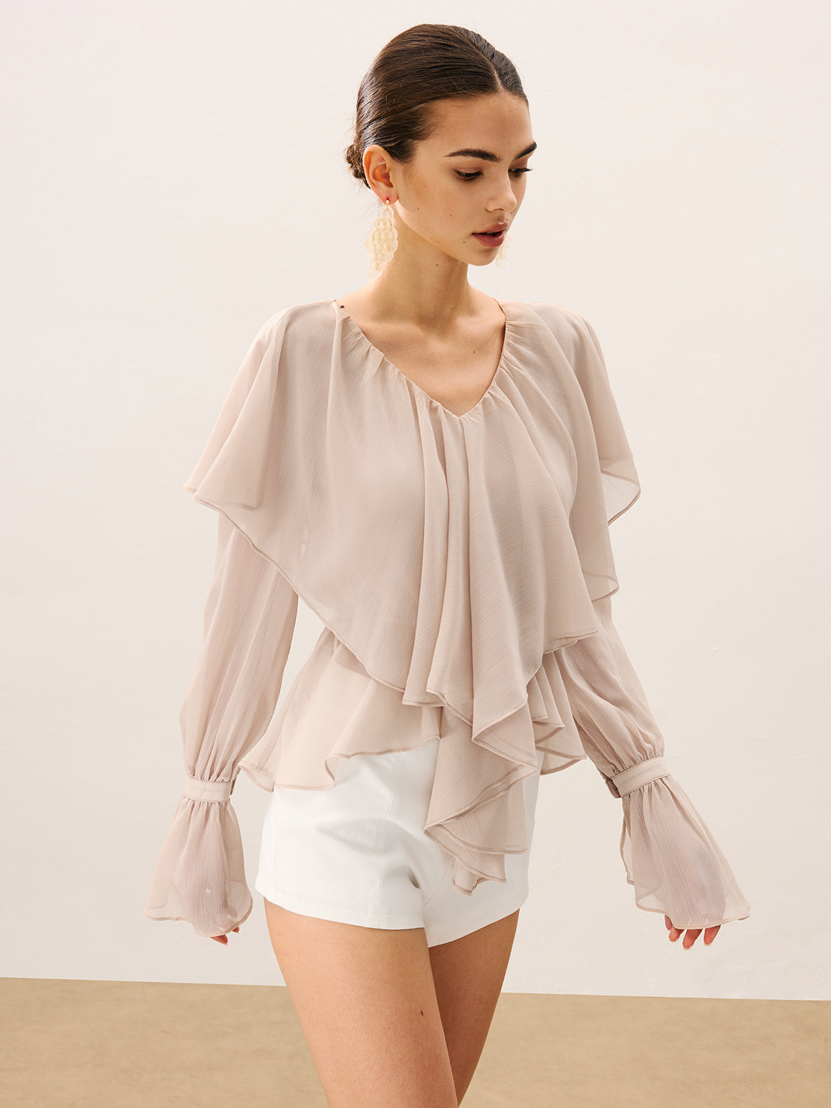 Chemisier en mousseline de soie semi-transparente à volants superposés