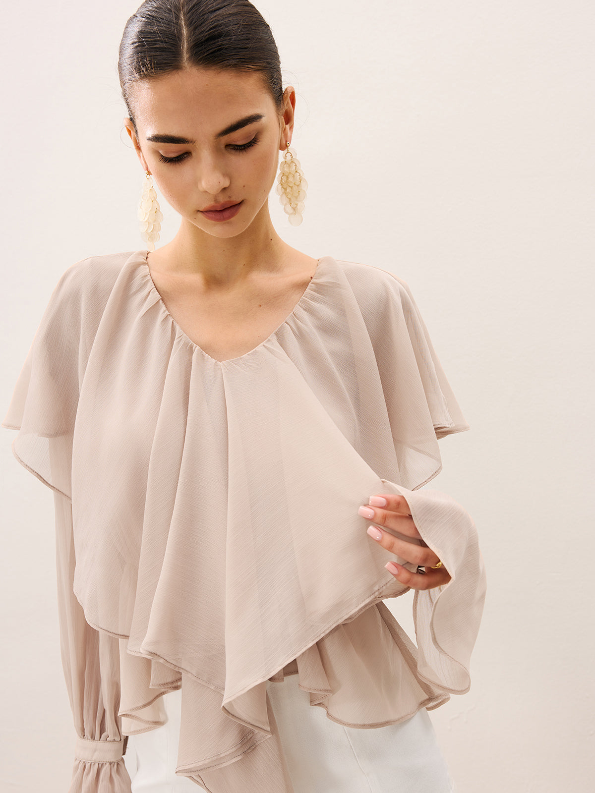 Chemisier en mousseline de soie semi-transparente à volants superposés