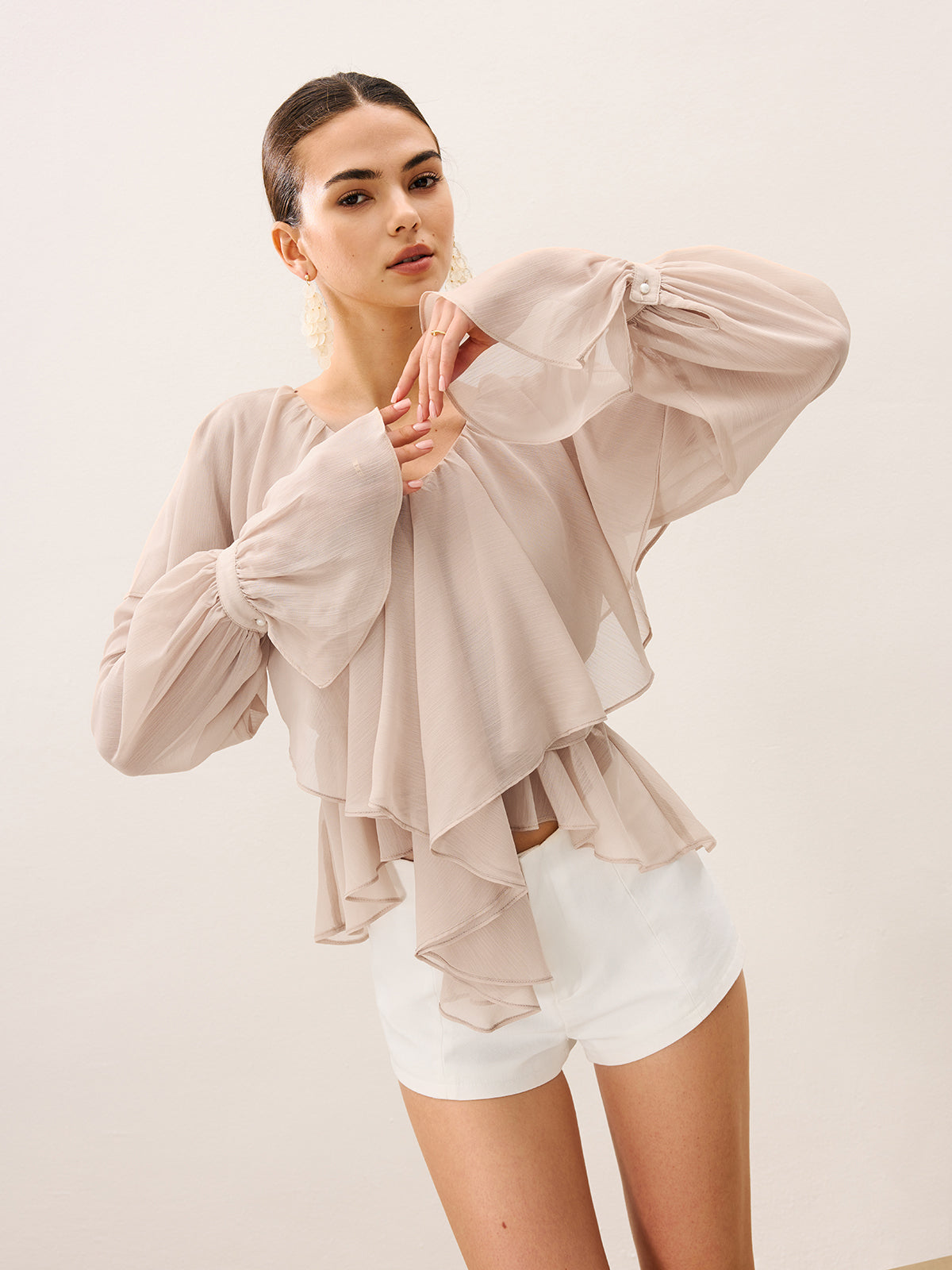 Chemisier en mousseline de soie semi-transparente à volants superposés