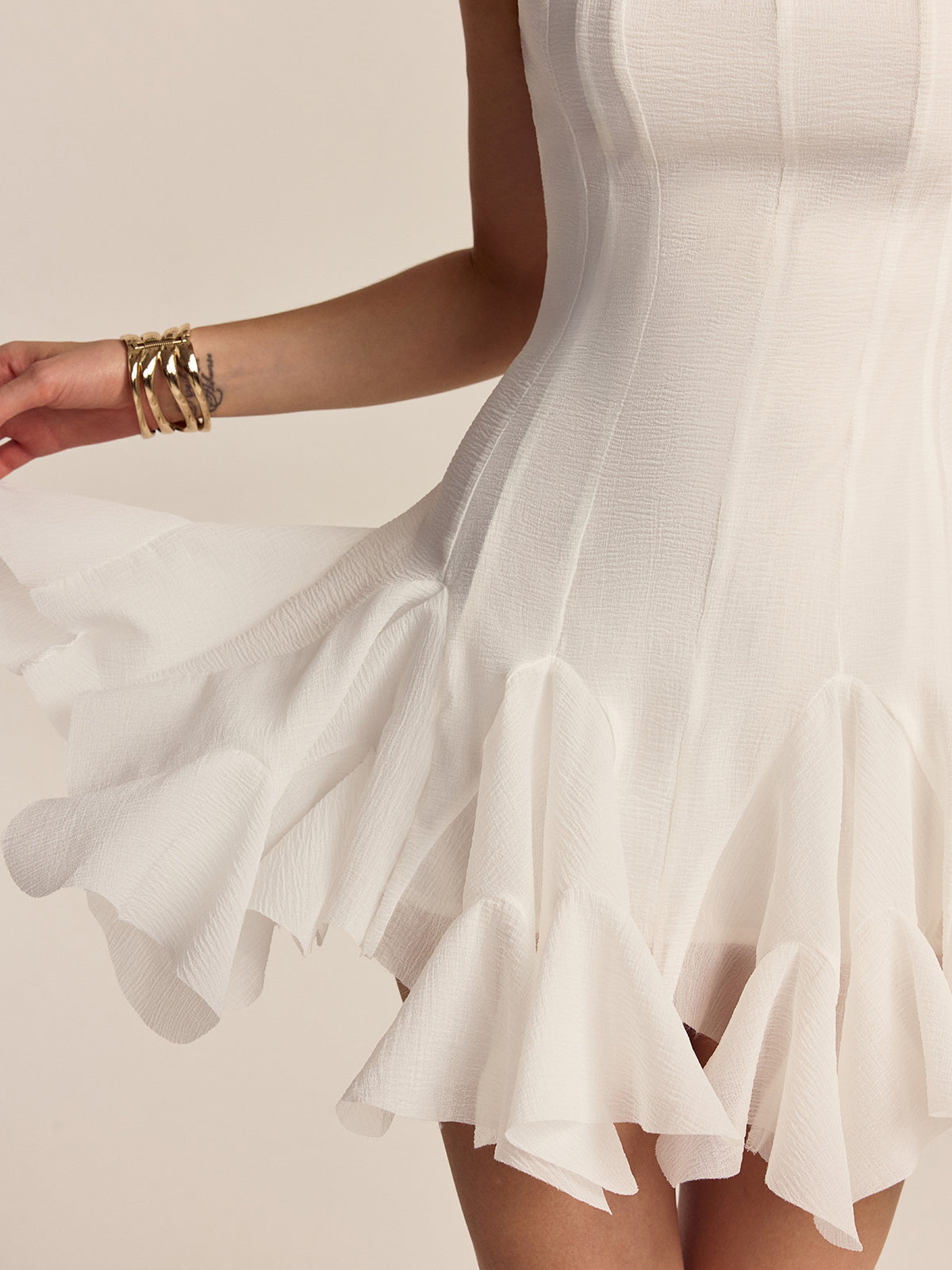 Halbtransparenz Mini-Kleid mit Rüschensaum