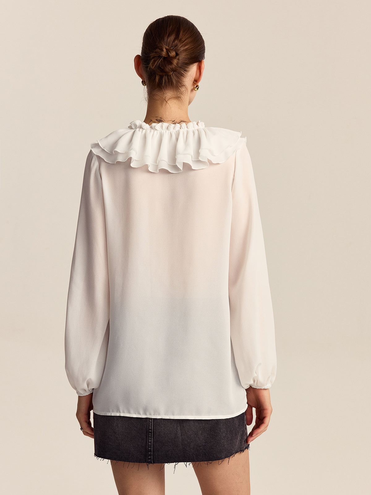 Chemisier en mousseline à col V volanté et à volants