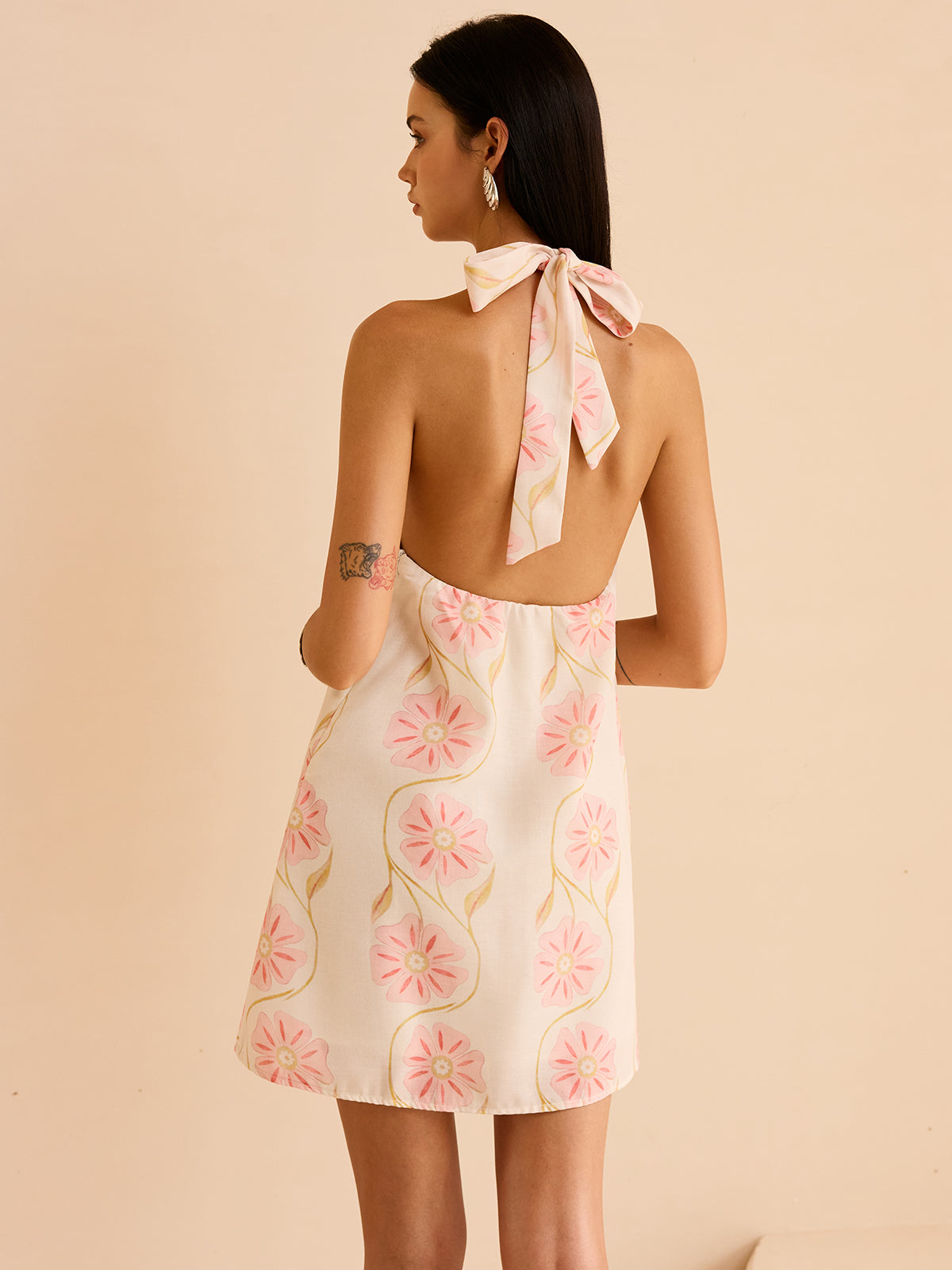 Robe courte à col licou et imprimé floral