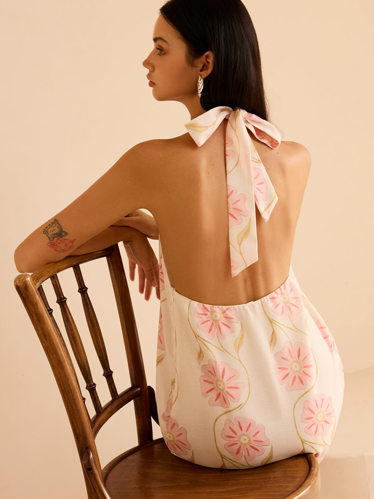 Robe courte à col licou et imprimé floral