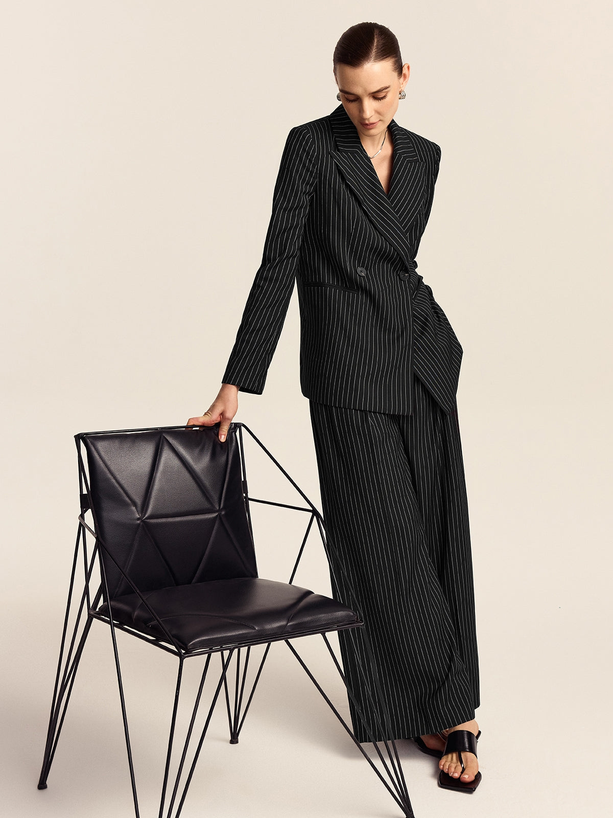 Gestreifte Hose mit weitem Bein