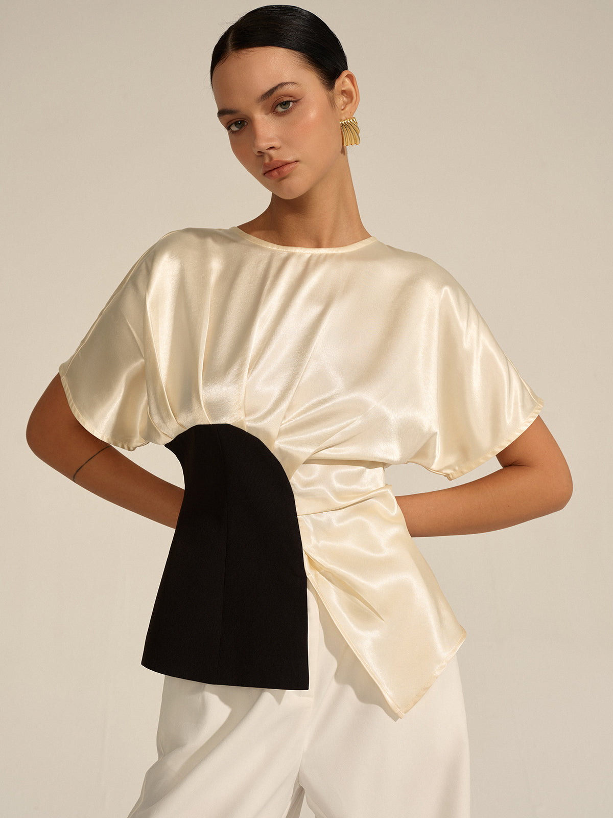 Haut asymétrique à blocs de couleur