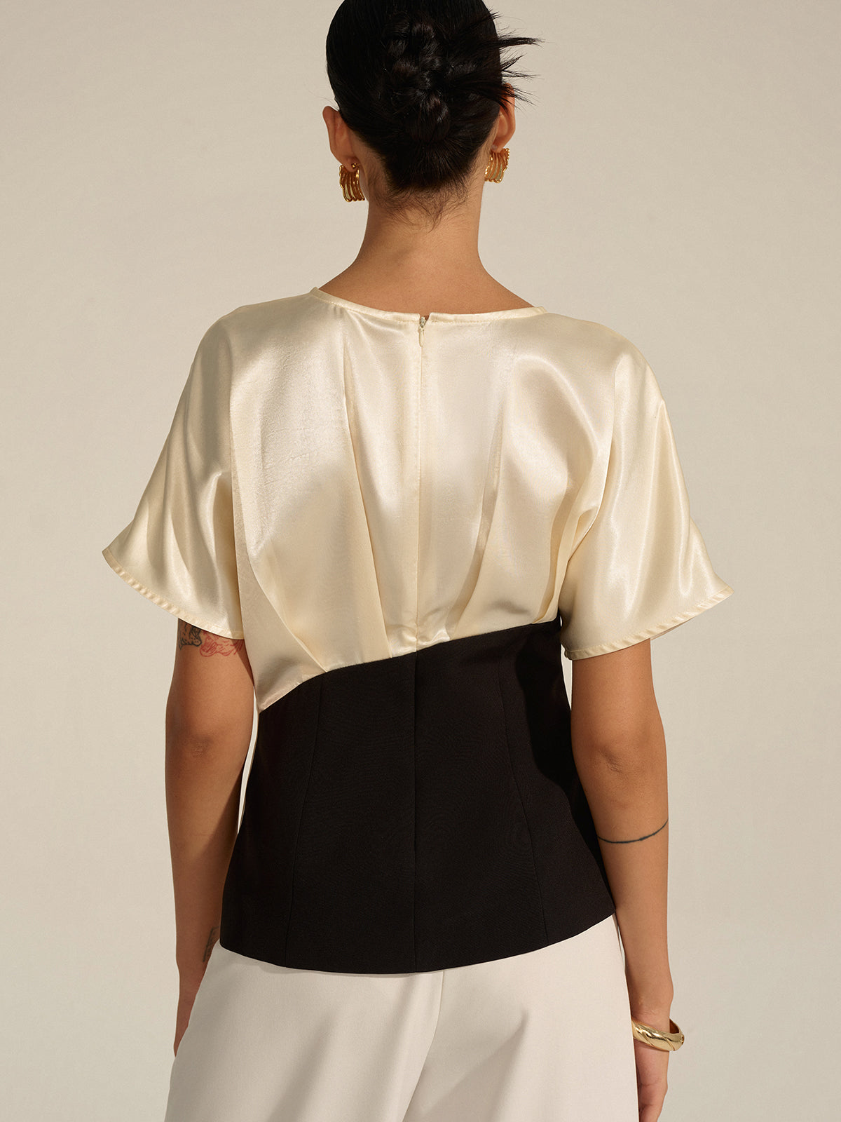 Haut asymétrique à blocs de couleur