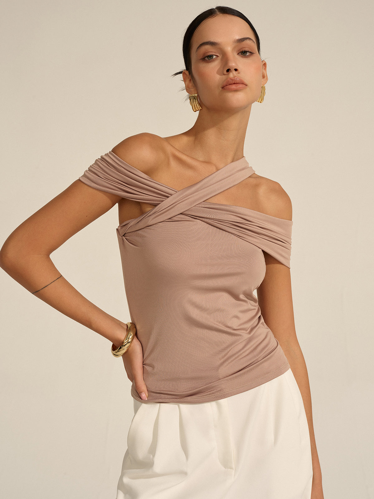 Asymmetrisches Twist-Off-Shoulder-Top