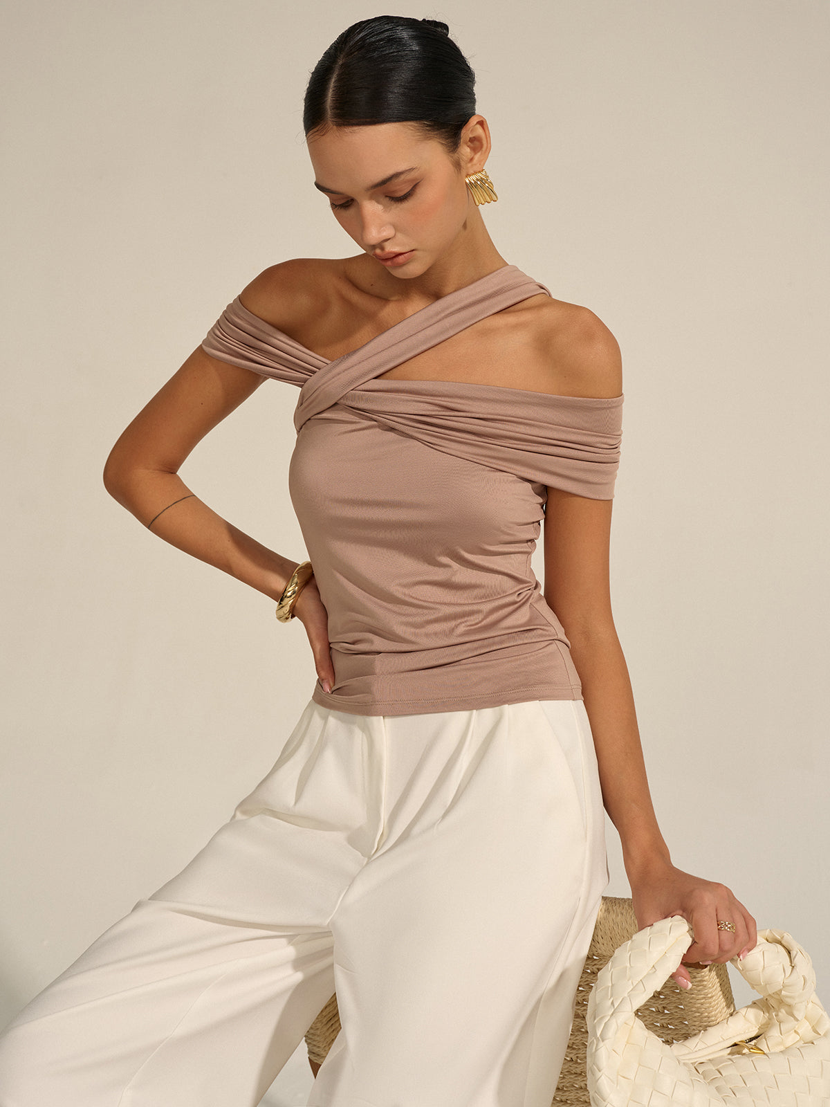 Asymmetrisches Twist-Off-Shoulder-Top