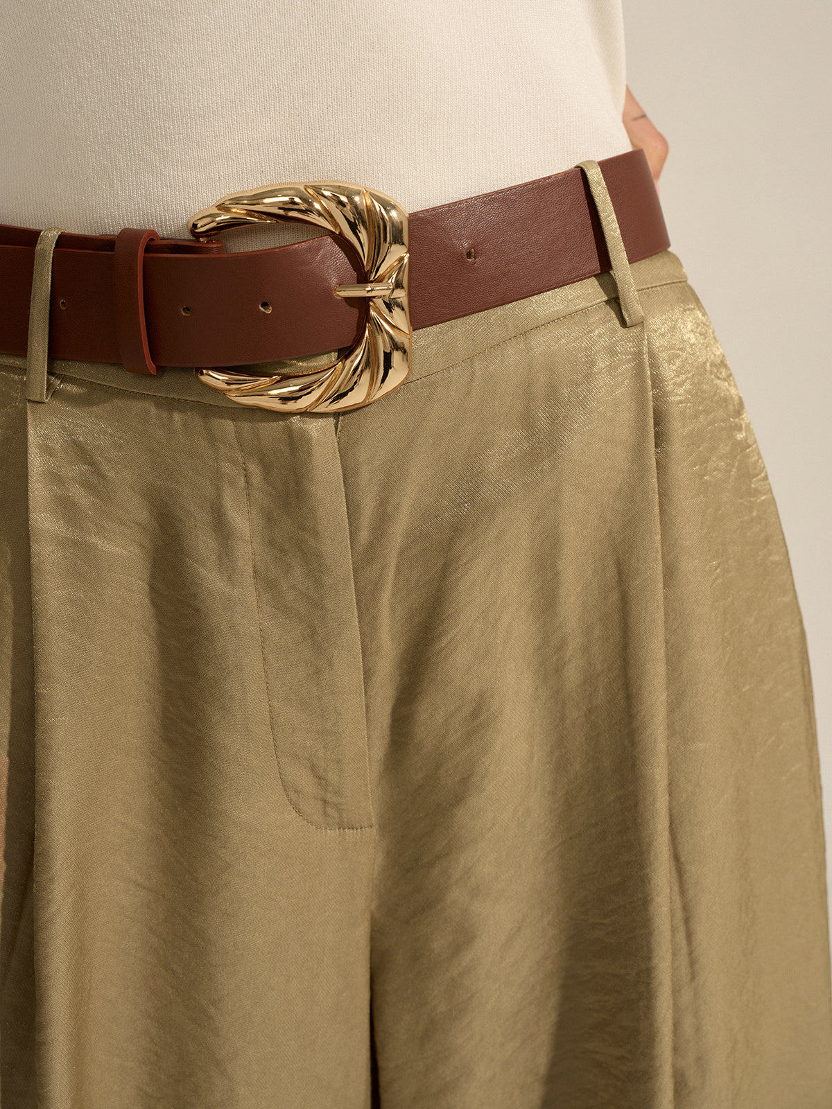 Weite Hose mit Gürtel