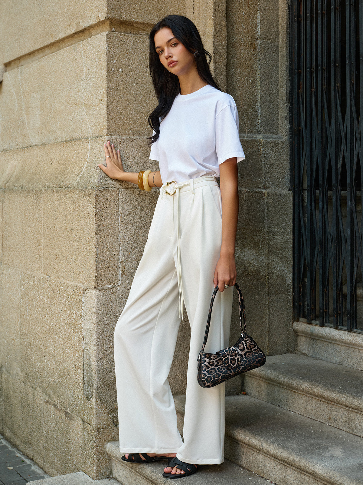 Pantalon large taille mi-haute ceinturé
