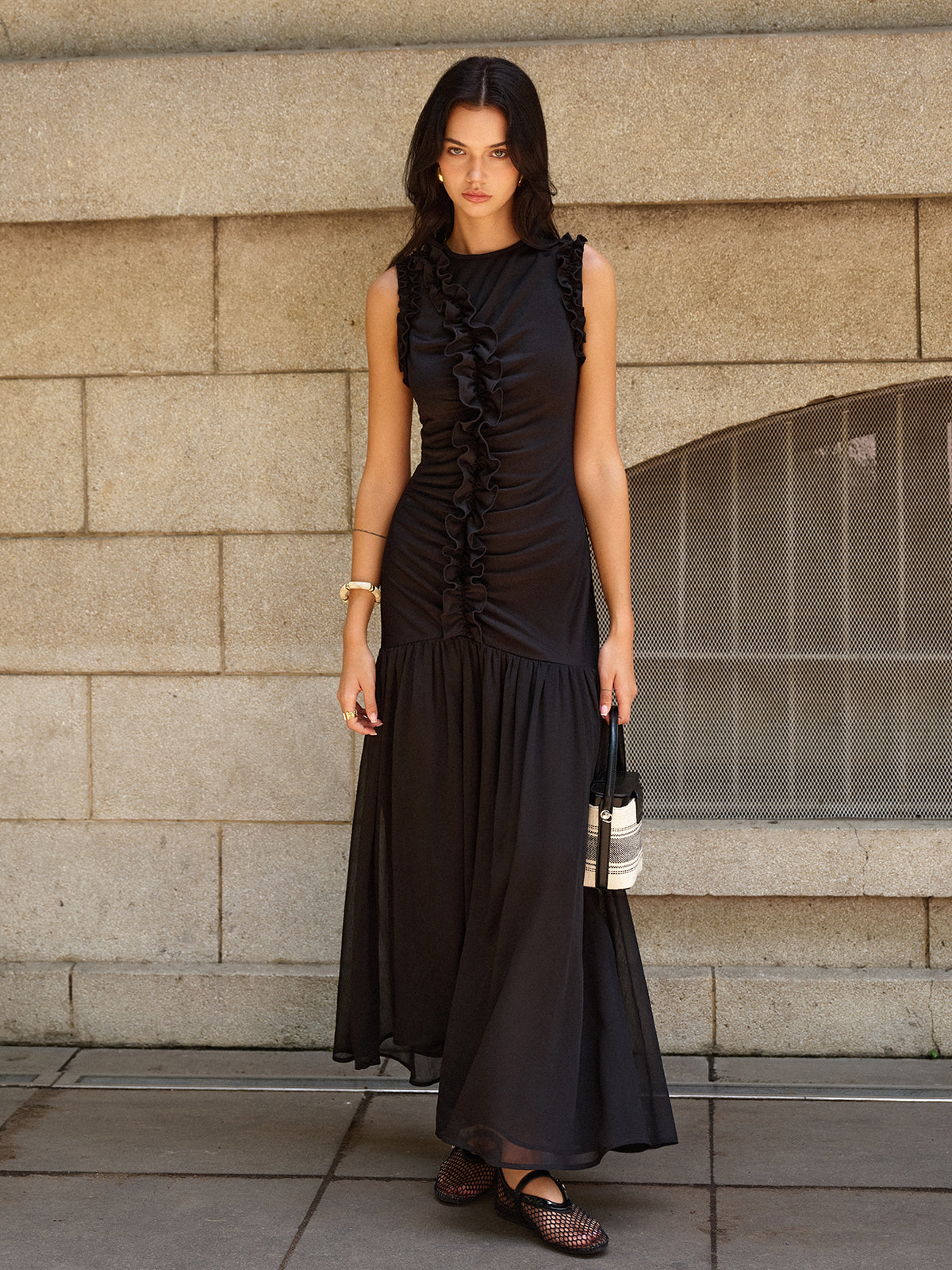Maxikleid mit Rüschen und Raffungen vorne