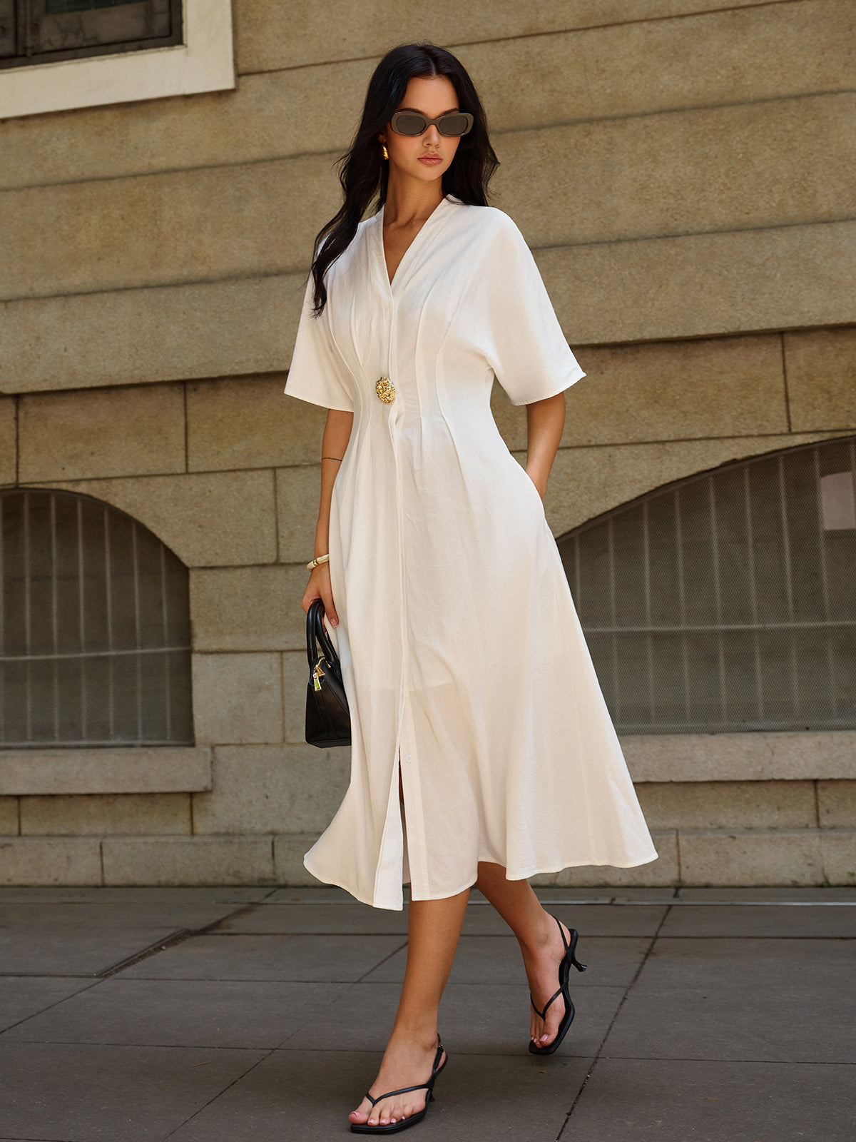 Midikleid mit V-Ausschnitt und Metalldekor