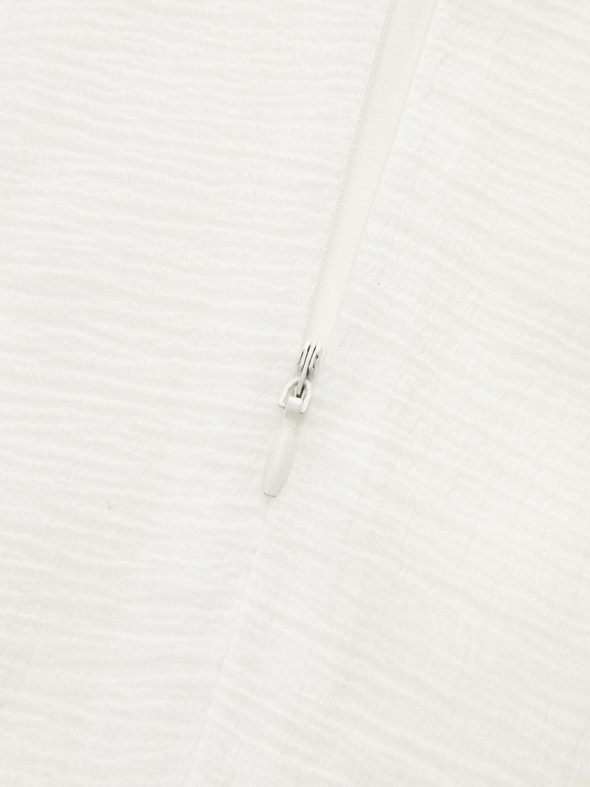 Robe courte semi-transparente à ourlet volanté