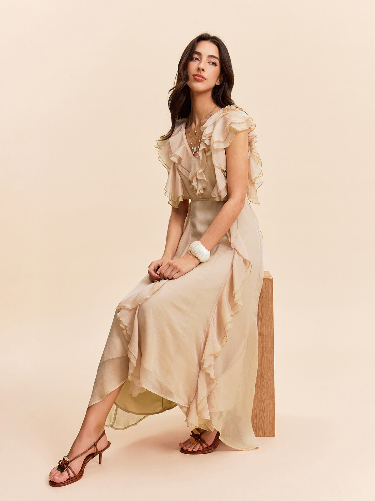 Halbtransparenter Rüschenkleid