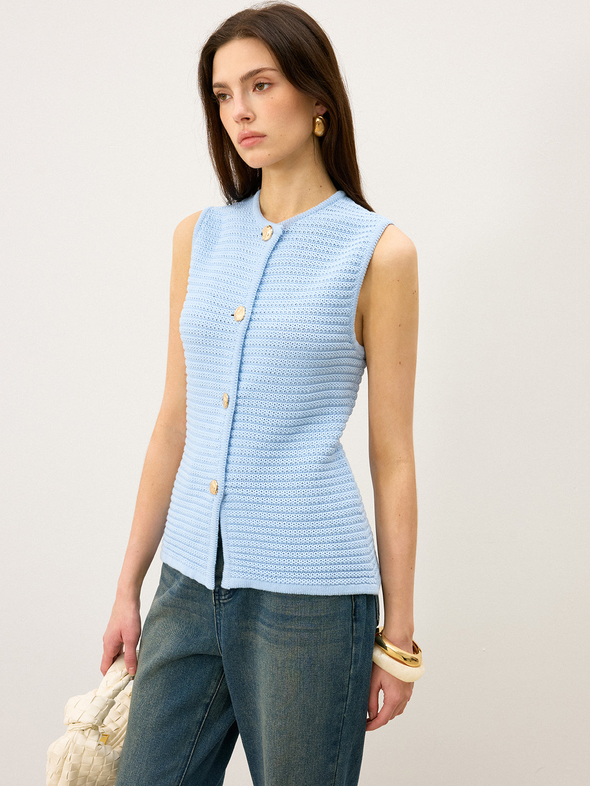 Gilet en maille boutonné sur le devant