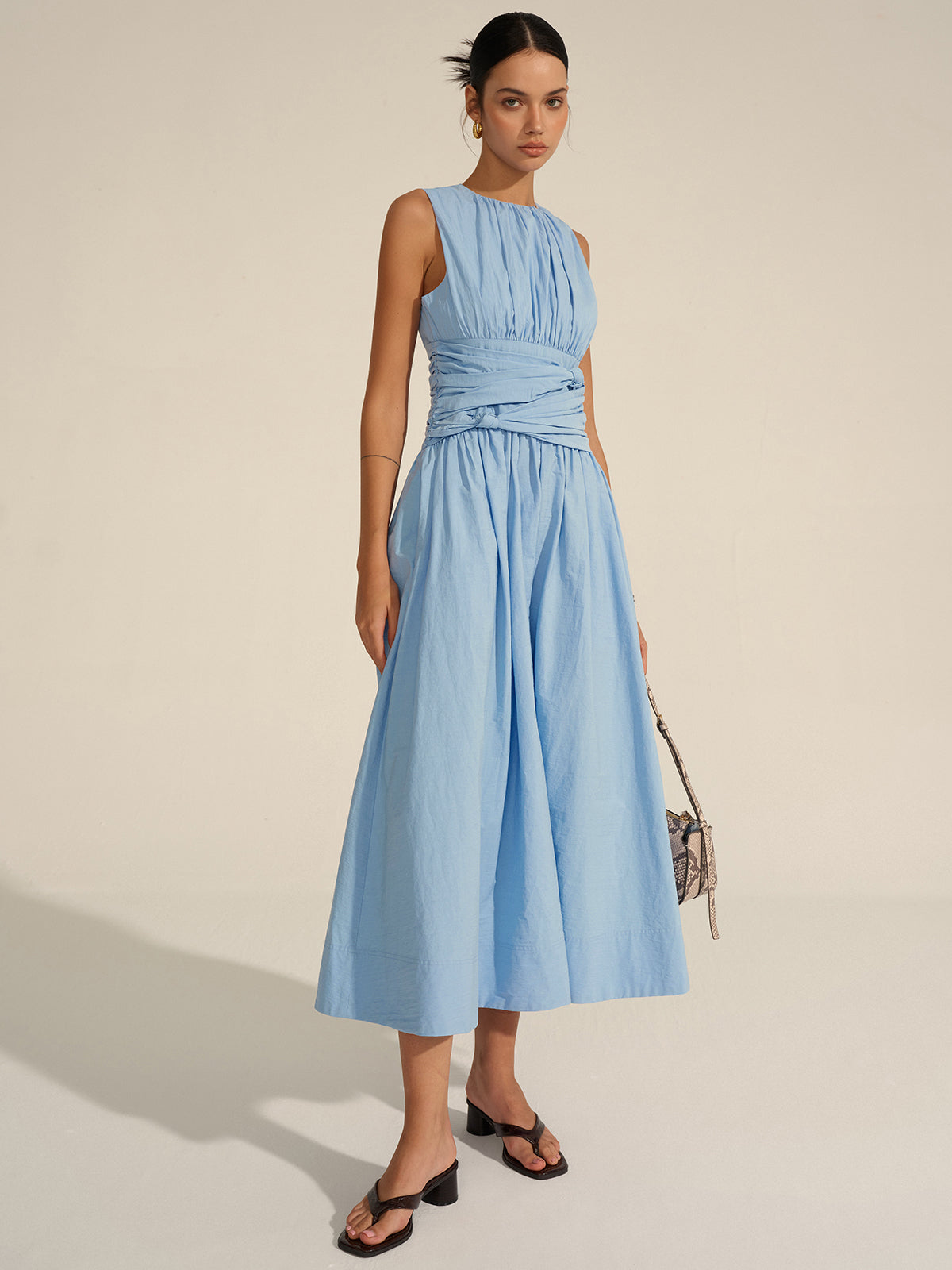 Robe longue à taille froncée