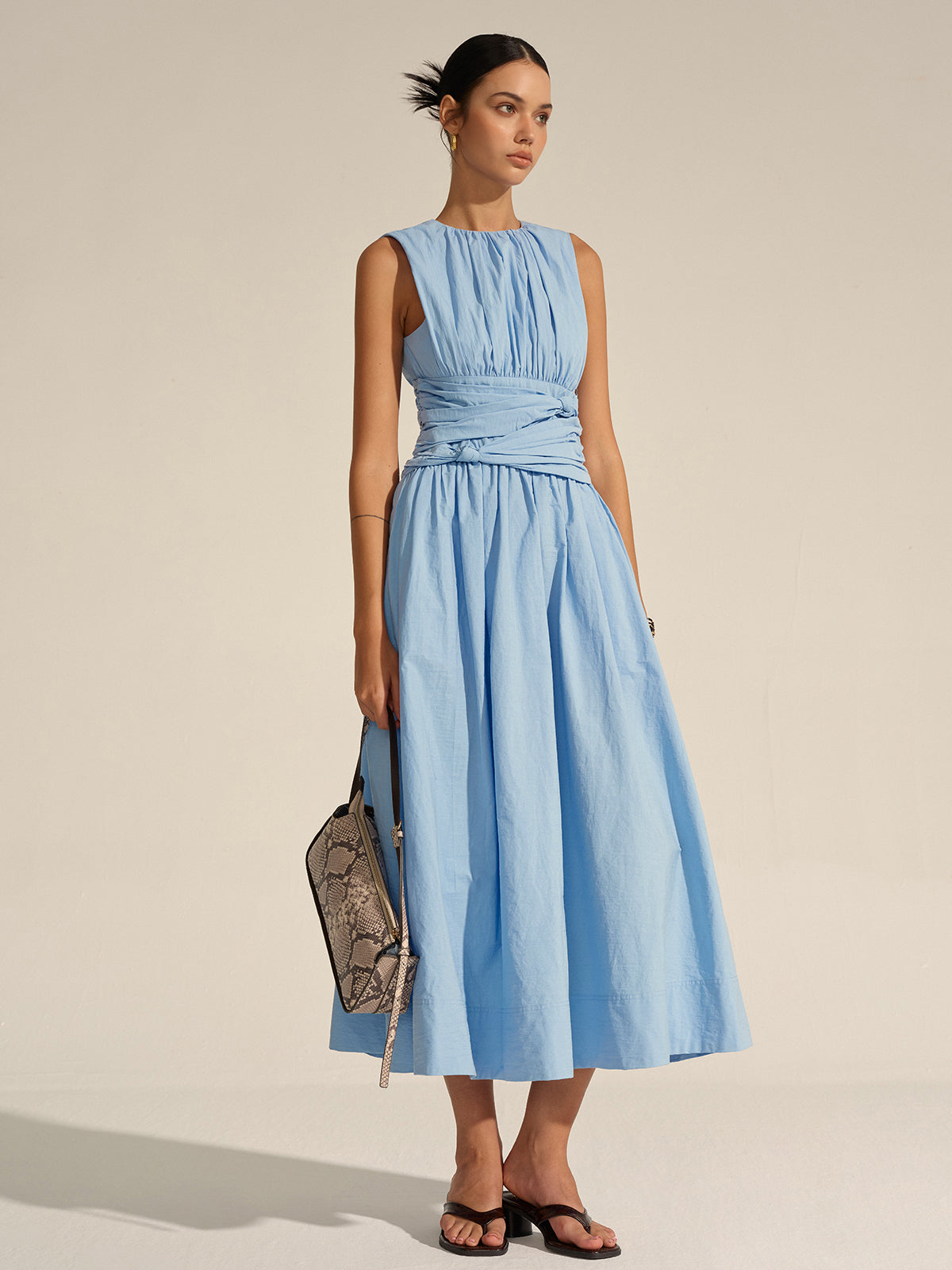 Robe longue à taille froncée