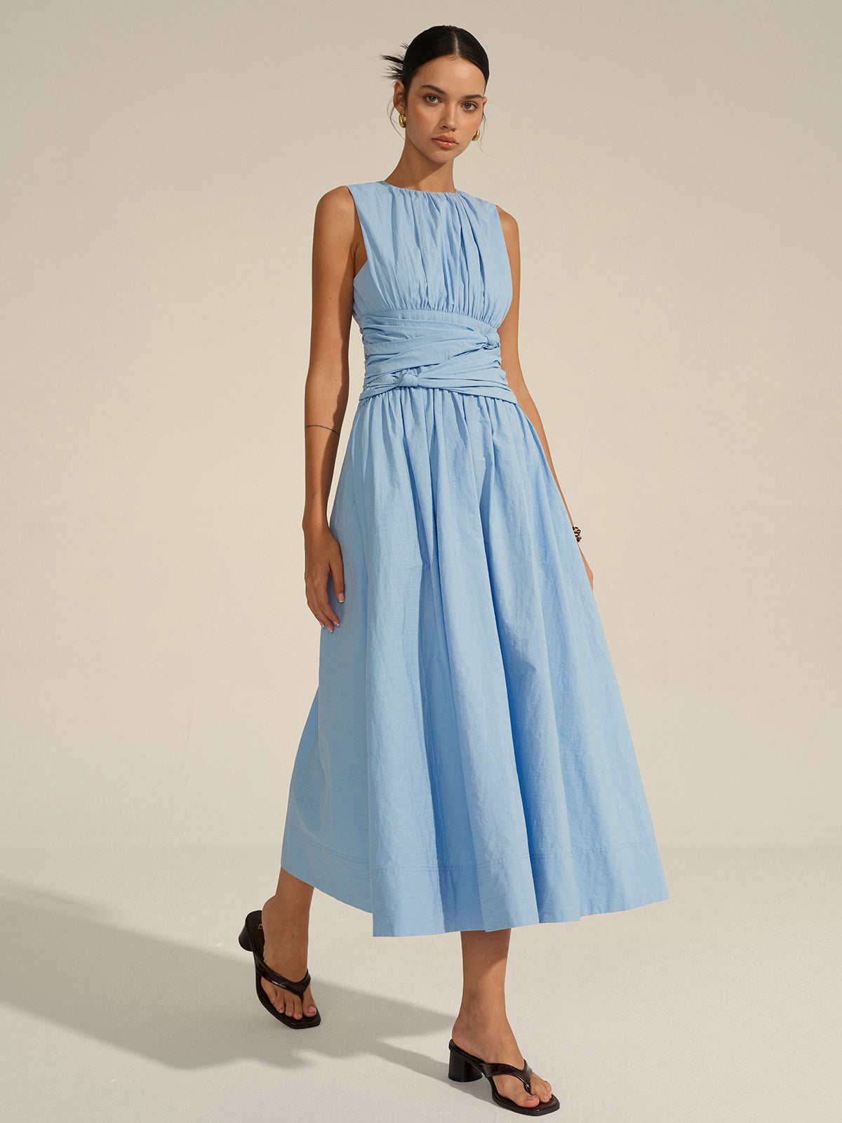 Robe longue à taille froncée