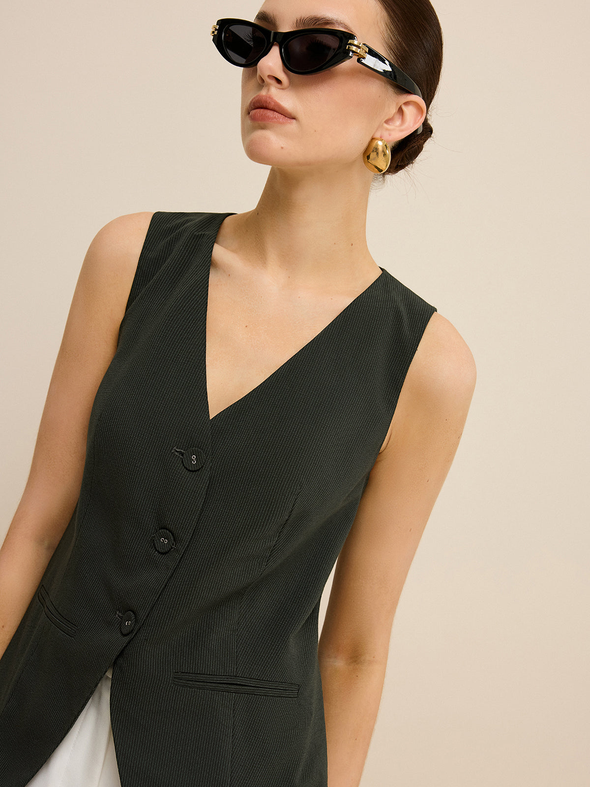 Gilet en V à fines rayures