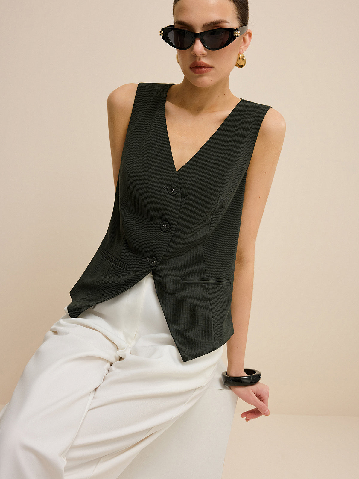 Gilet en V à fines rayures