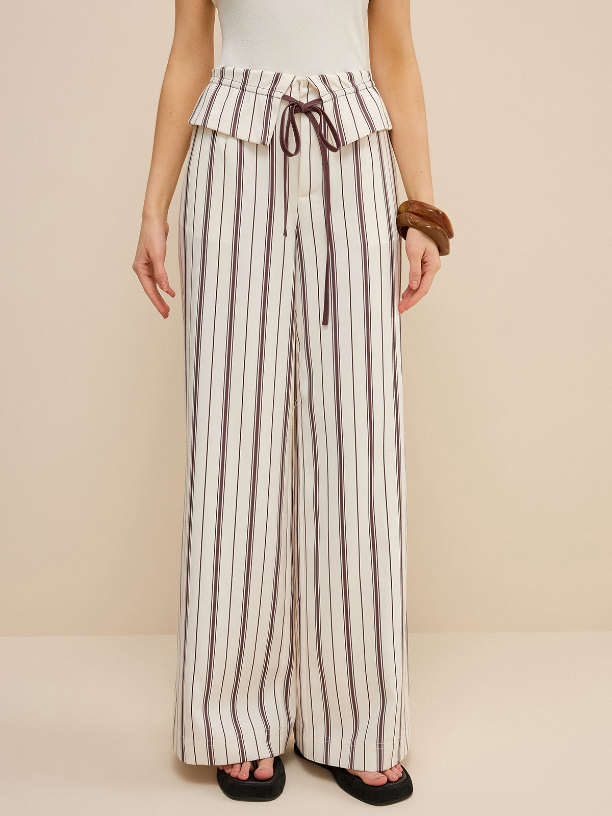 Pantalon large rayé avec taille à basque