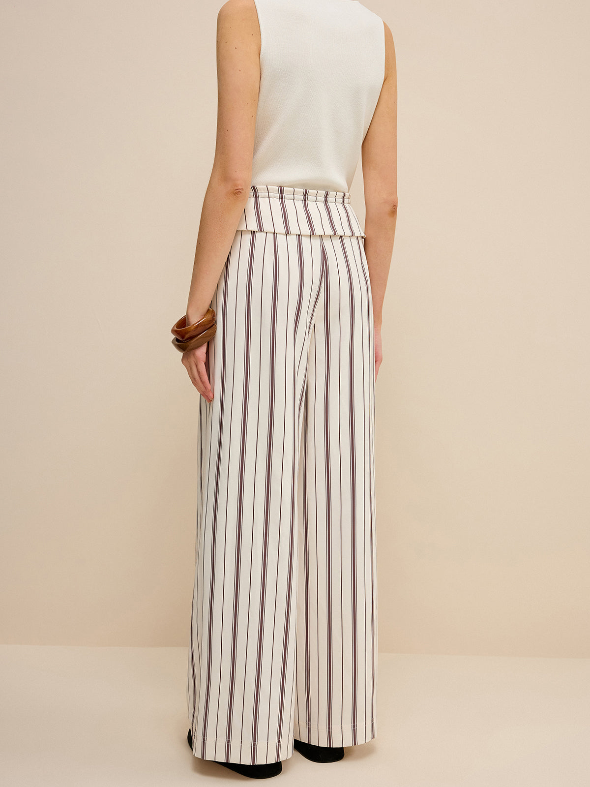 Pantalon large rayé avec taille à basque