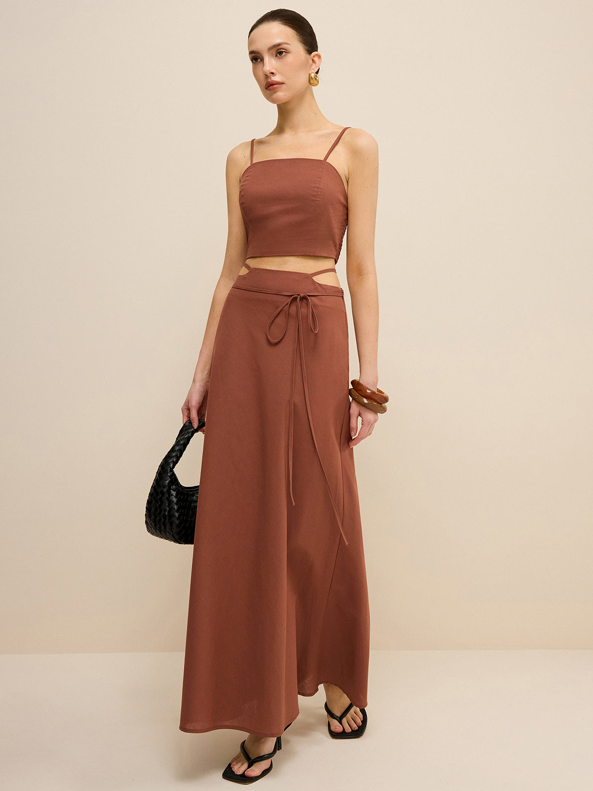 Ensemble jupe à découpe et détail noué à la taille