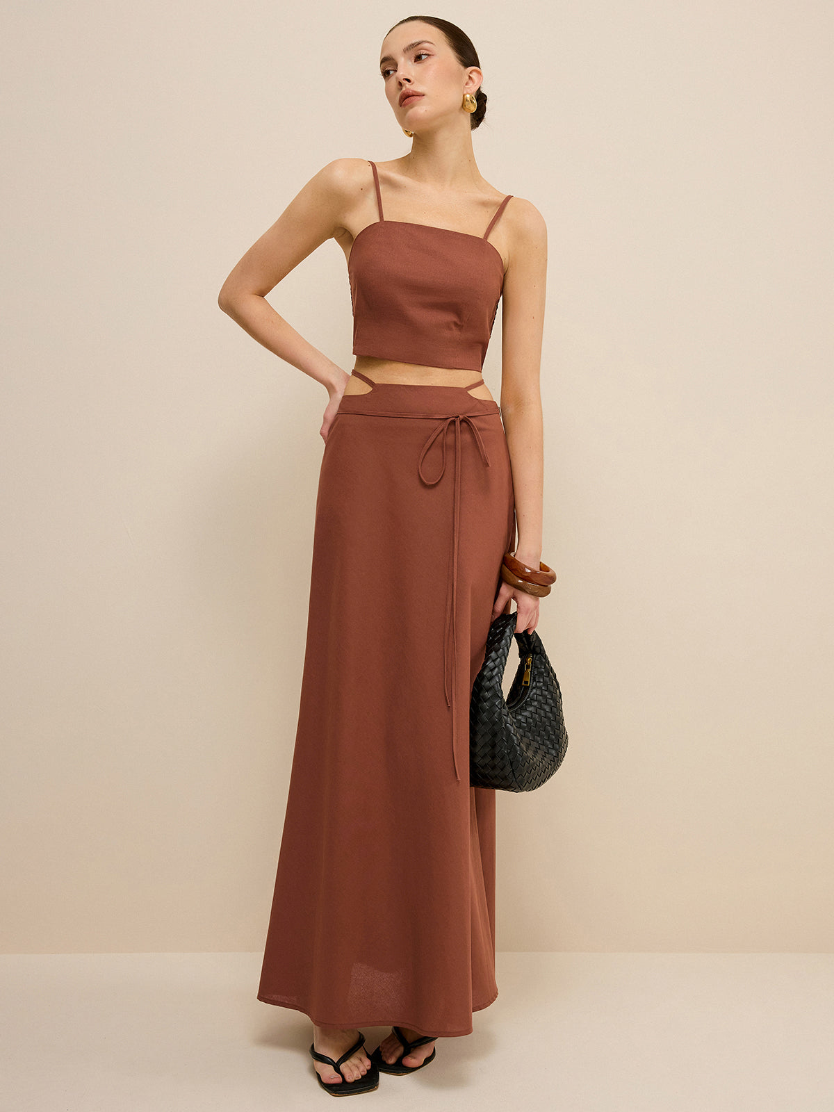 Ensemble jupe à découpe et détail noué à la taille