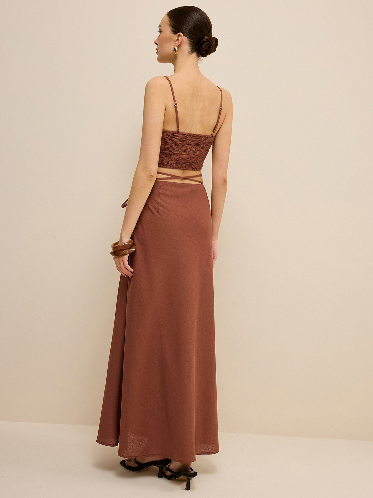 Ensemble jupe à découpe et détail noué à la taille