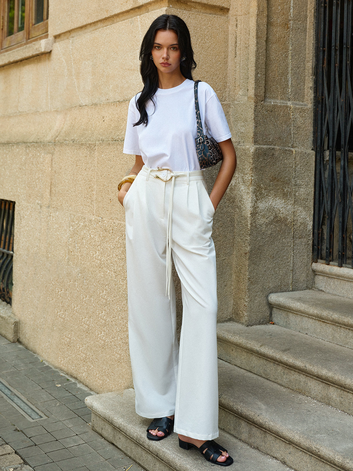 Pantalon large taille mi-haute ceinturé