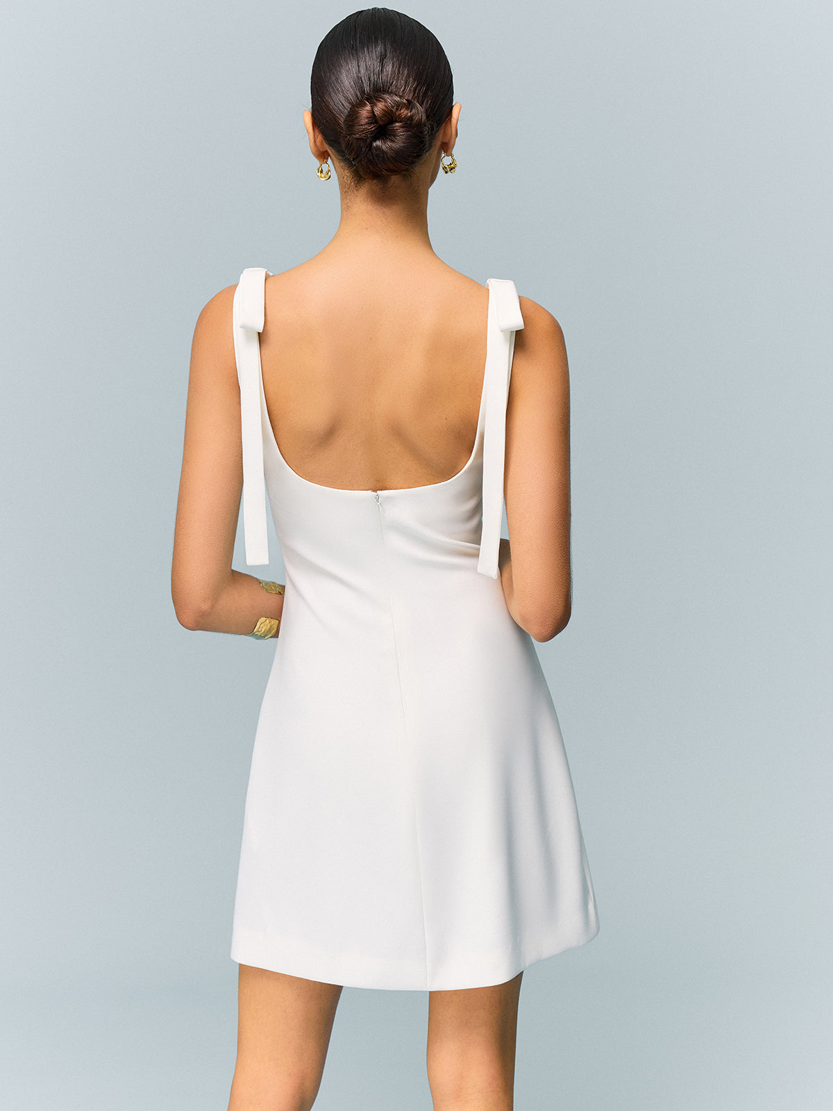 Mini-robe sans dos à nouer