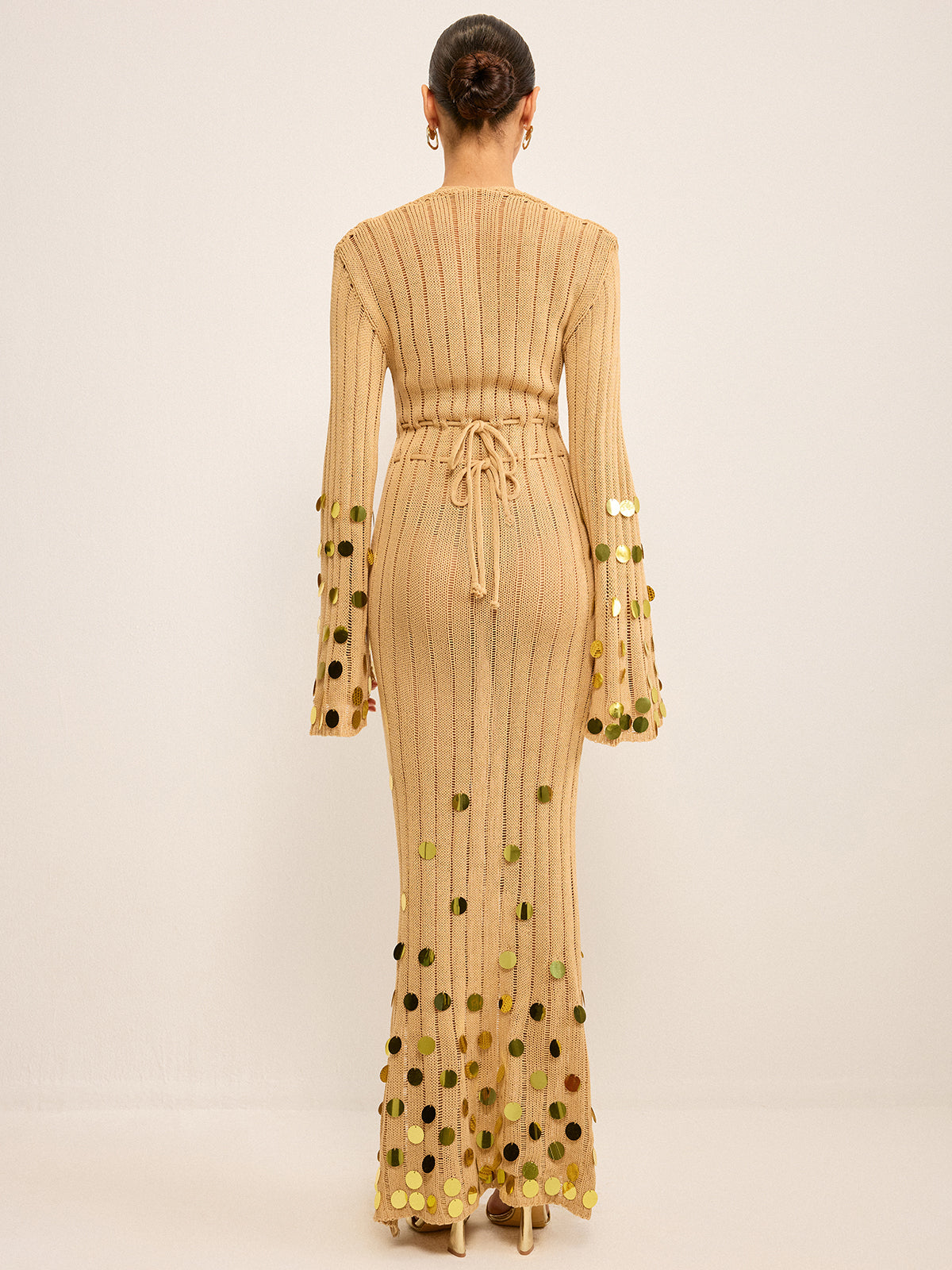 Robe longue en maille avec ornements de paillettes