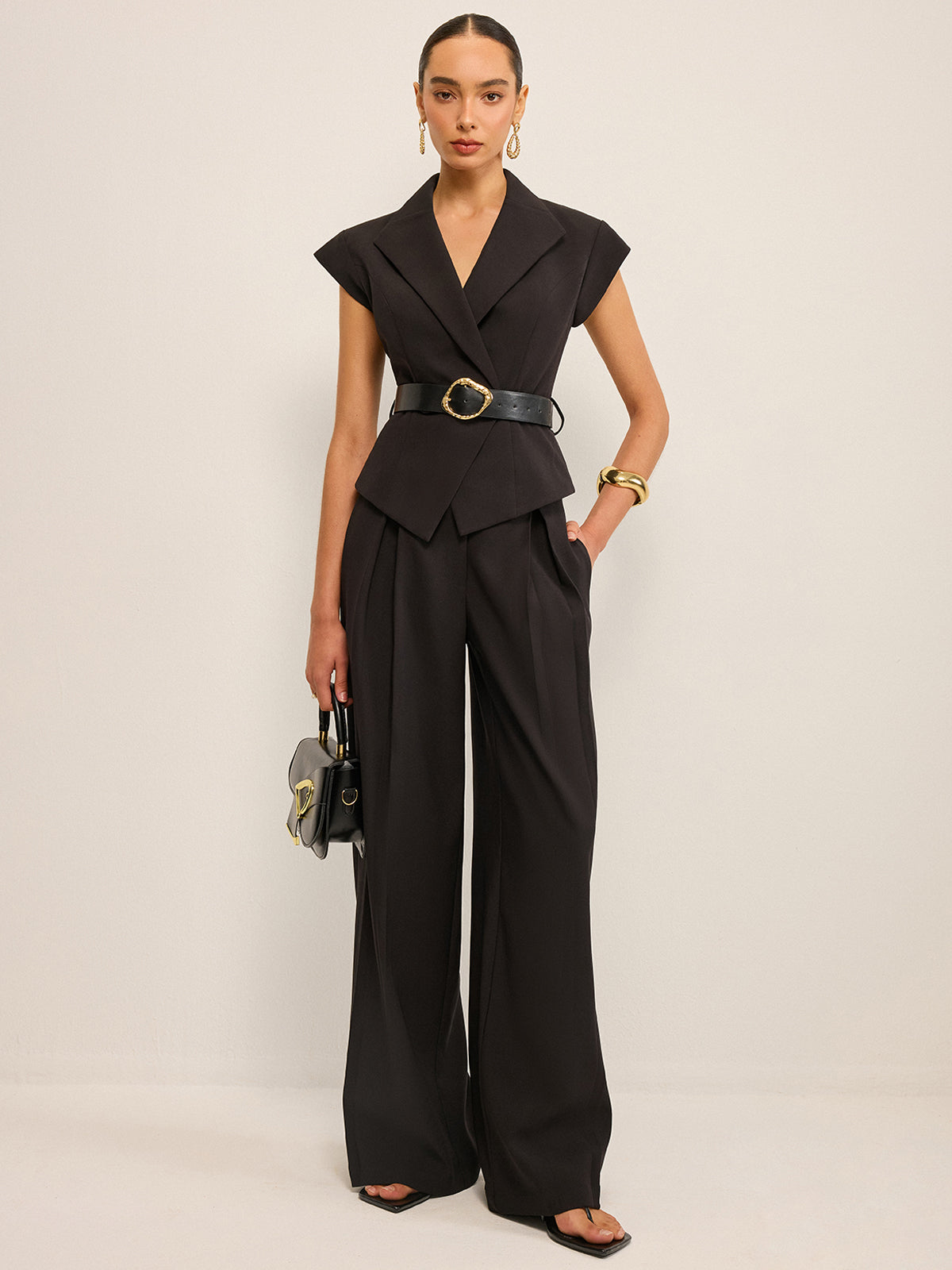 Gilet peplum ceinturé avec détail boucle en métal