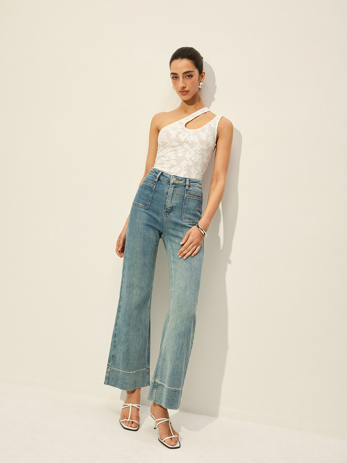 Pantalon en denim taille mi-haute avec poches