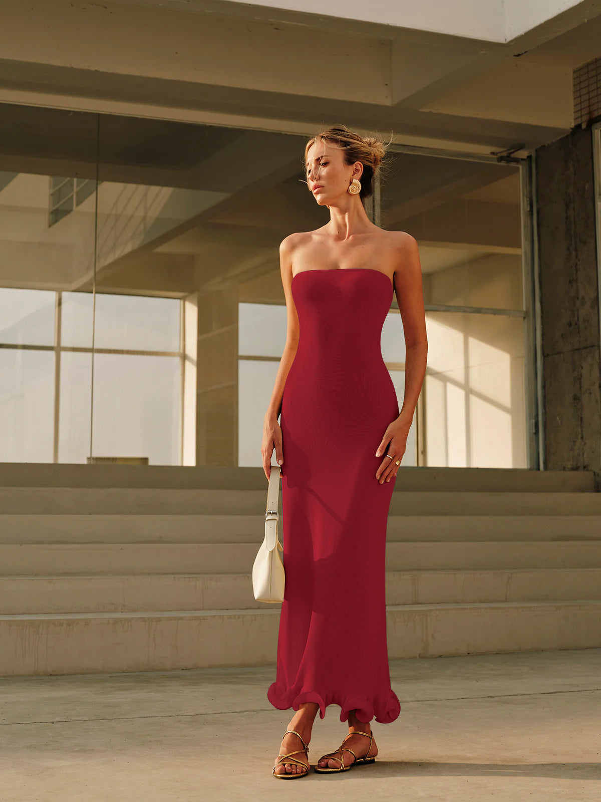 Strickkleid mit Cold-Shoulder und Rüschen