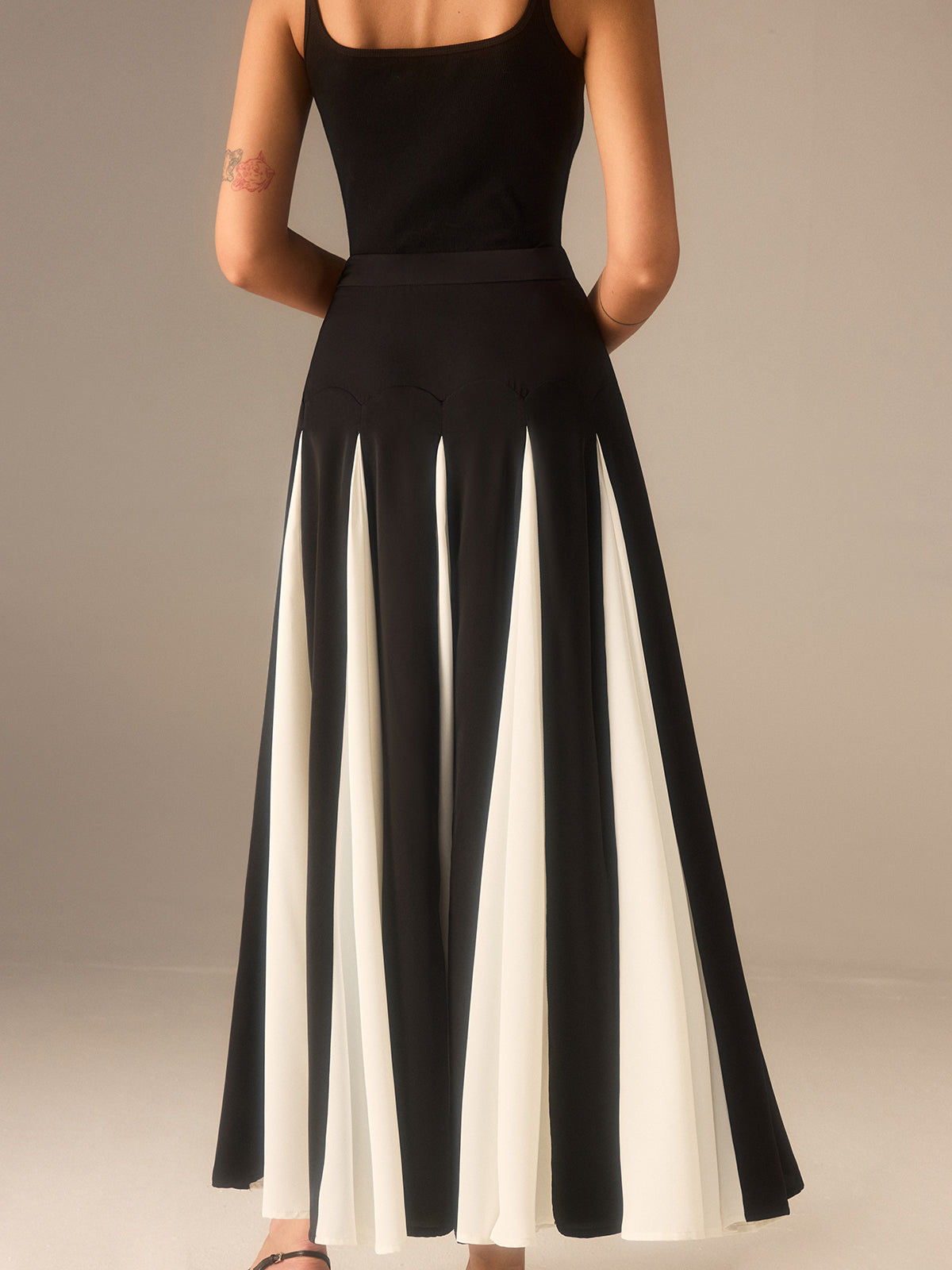 Farbblockierter Midirock mit Einsätzen