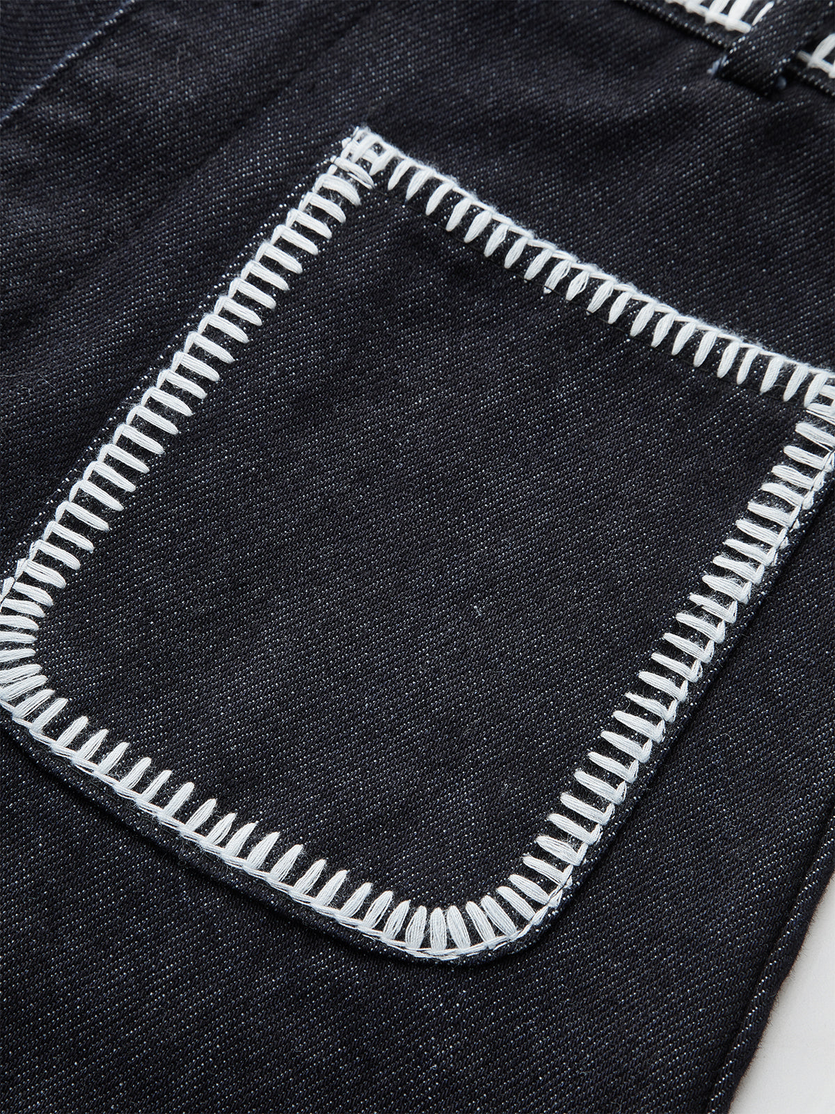 Denim-Shorts mit Kontrastbesatz