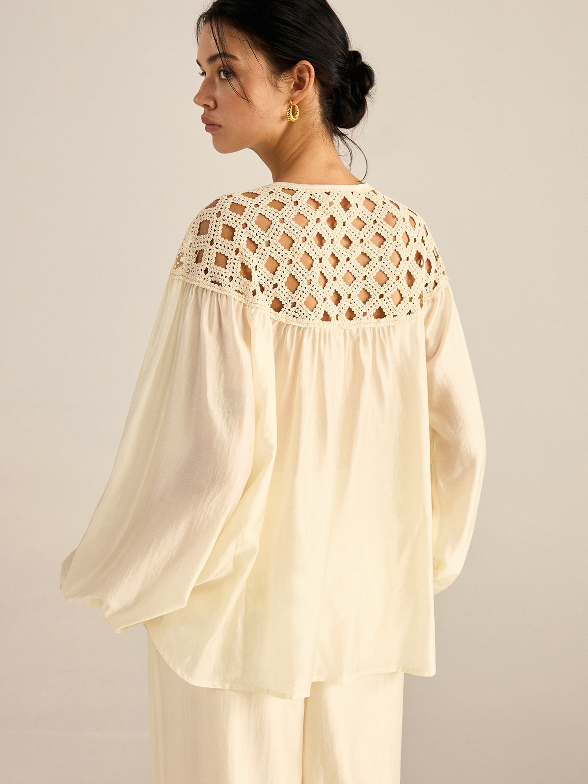 Halbtransparente Häkelbluse aus Tencel
