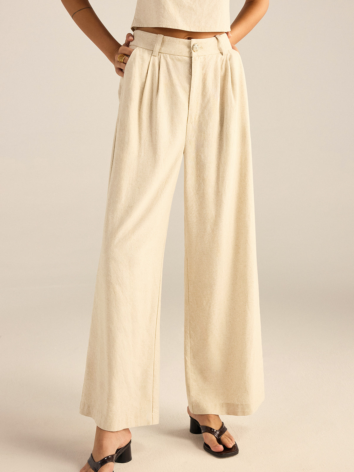 Baumwoll-Leinen-Top mit Puffärmeln und Schleifendetail am Rücken und Hose
