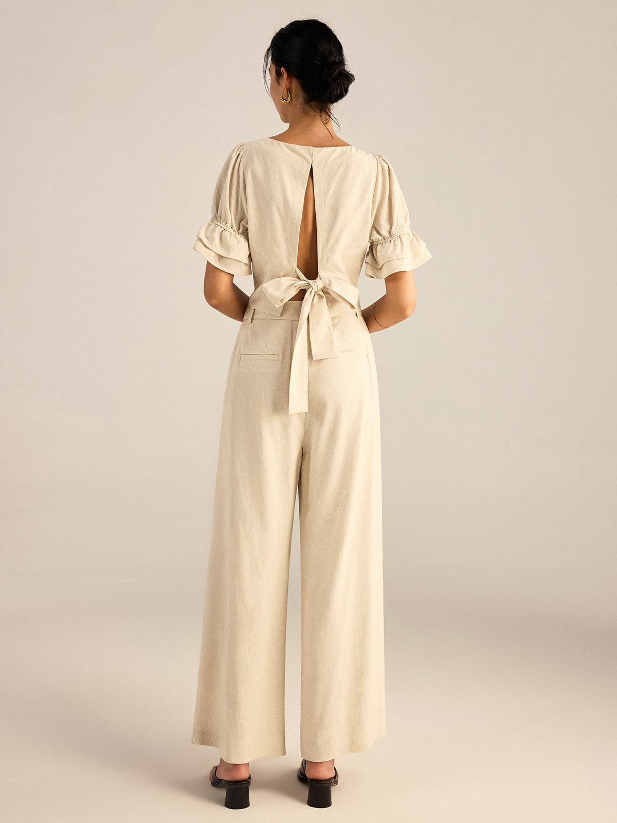 Baumwoll-Leinen-Top mit Puffärmeln und Schleifendetail am Rücken und Hose